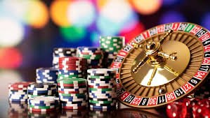 Pengalaman permainan casino dengan dealer live dan meja permainan